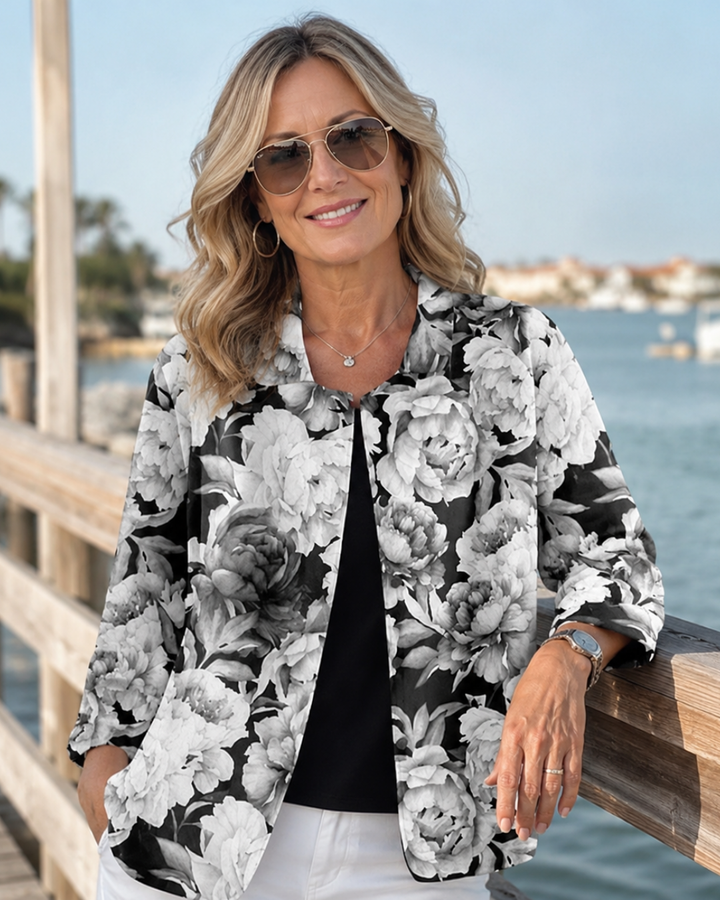 Chemise ouverte à imprimé floral noir et blanc, coupe carrée et col pointu
