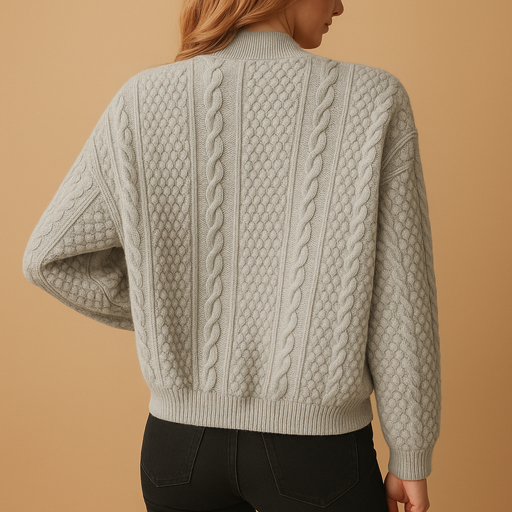 Cardigan gris en maille torsadée avec boutons pression dorés