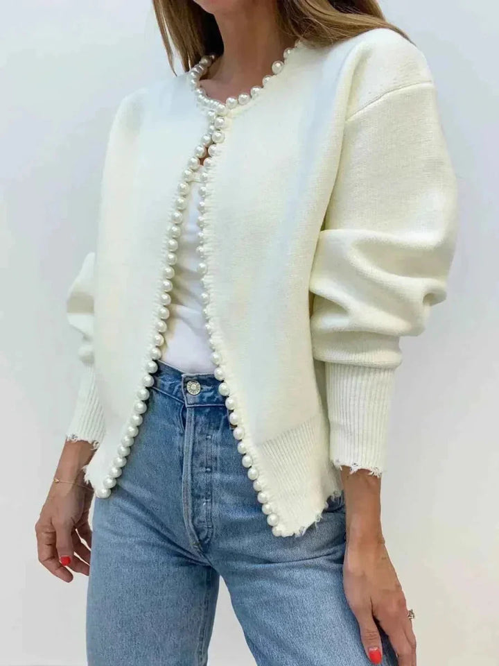 Cardigan ivoire ouvert avec liseré de perles et ourlets effilochés