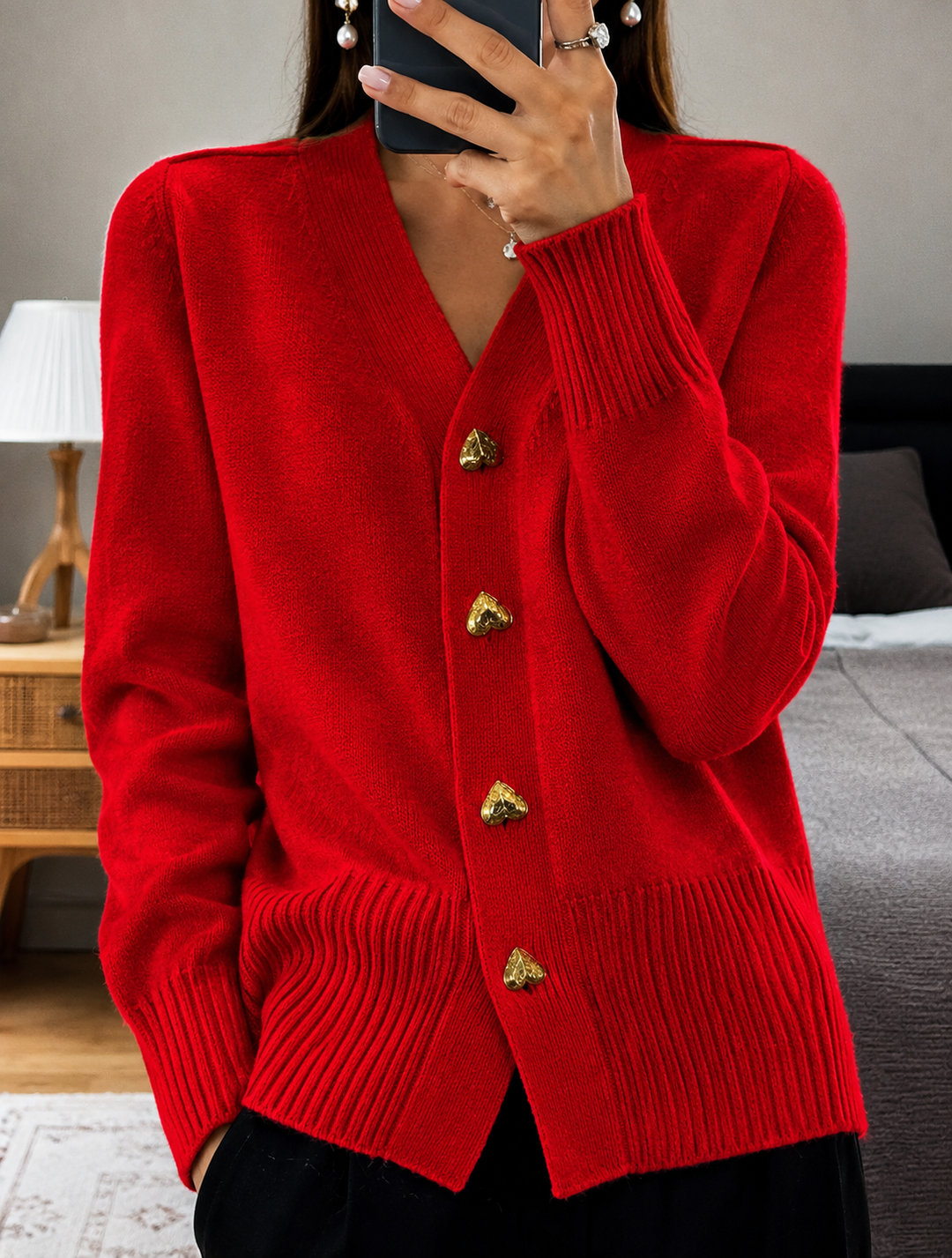 Cardigan en maille fine avec col V et boutons cœur dorés